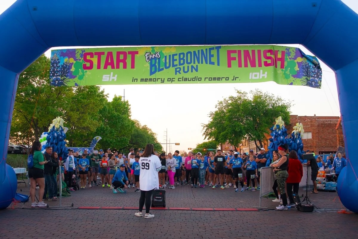 Runners at the Bluebonnet Run starting line